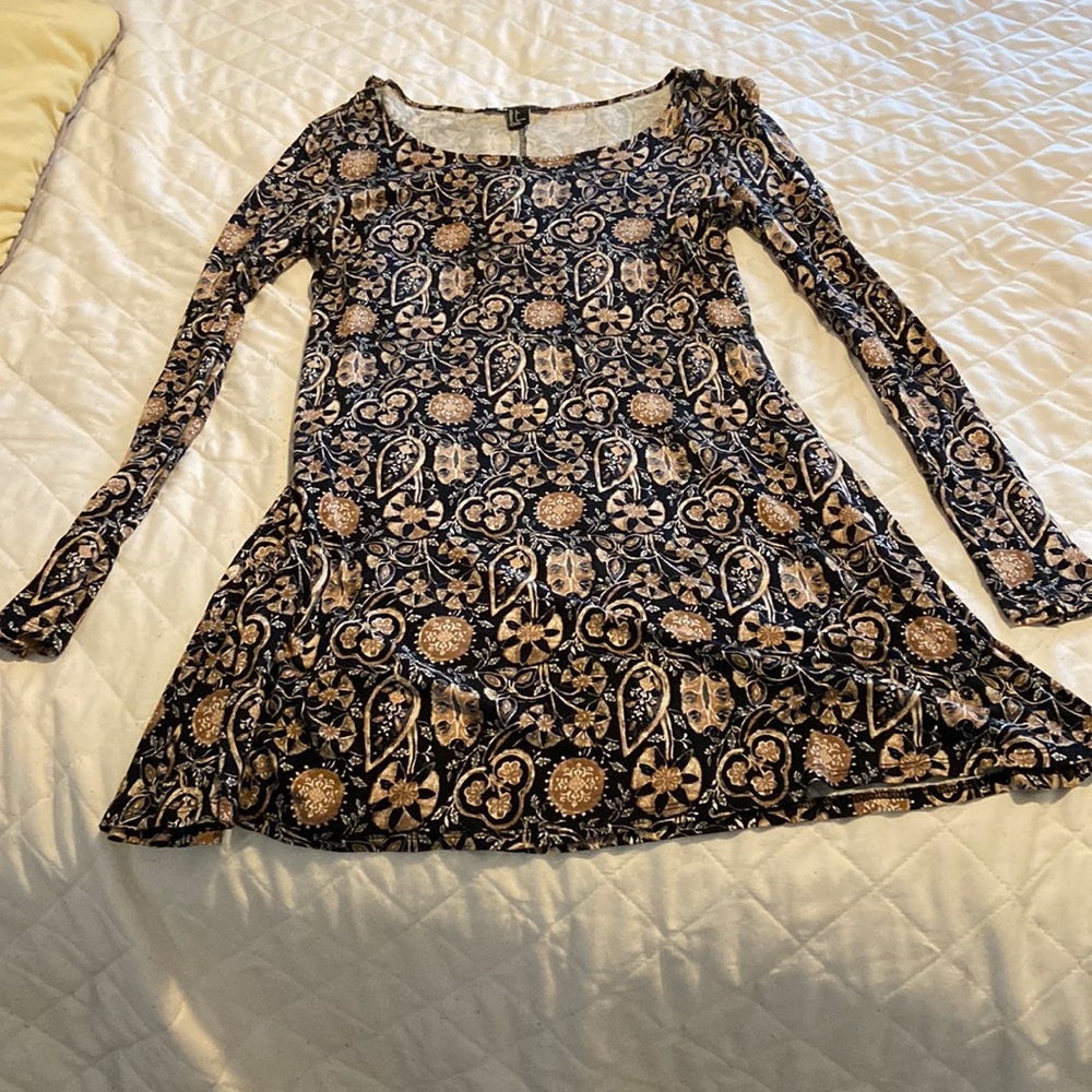 Women’s casual dress. Good condition.